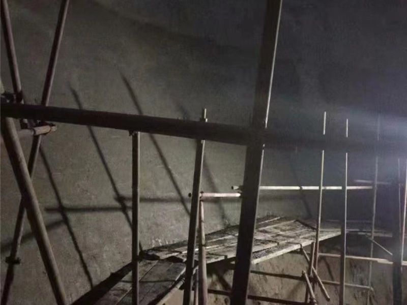 高強耐磨料施工現場