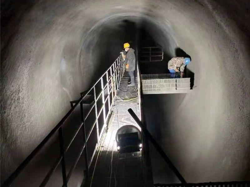 高強耐磨料施工現場