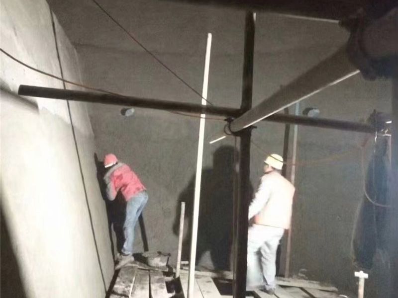 高強耐磨料施工現場