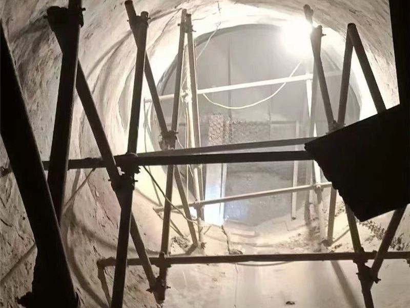 高強耐磨料施工現場