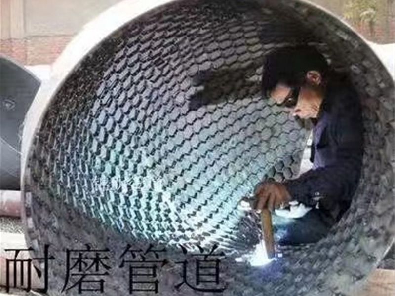高強耐磨料施工現場