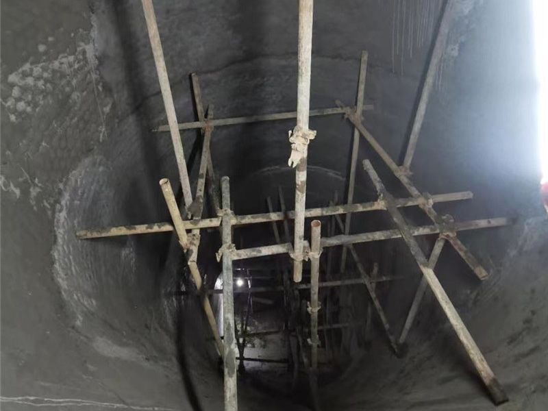 高強耐磨料施工現場