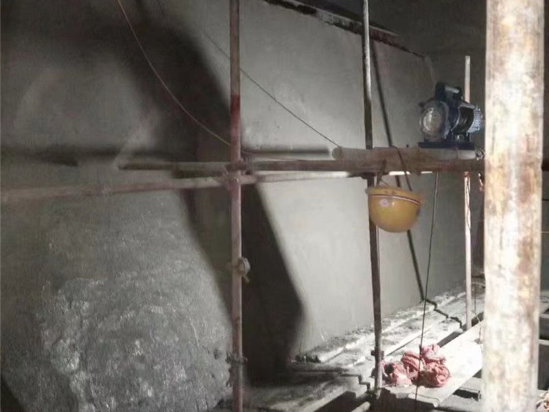 高強耐磨料施工現場