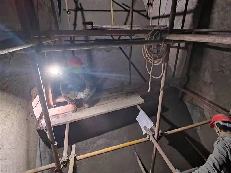 高強耐磨料施工現場